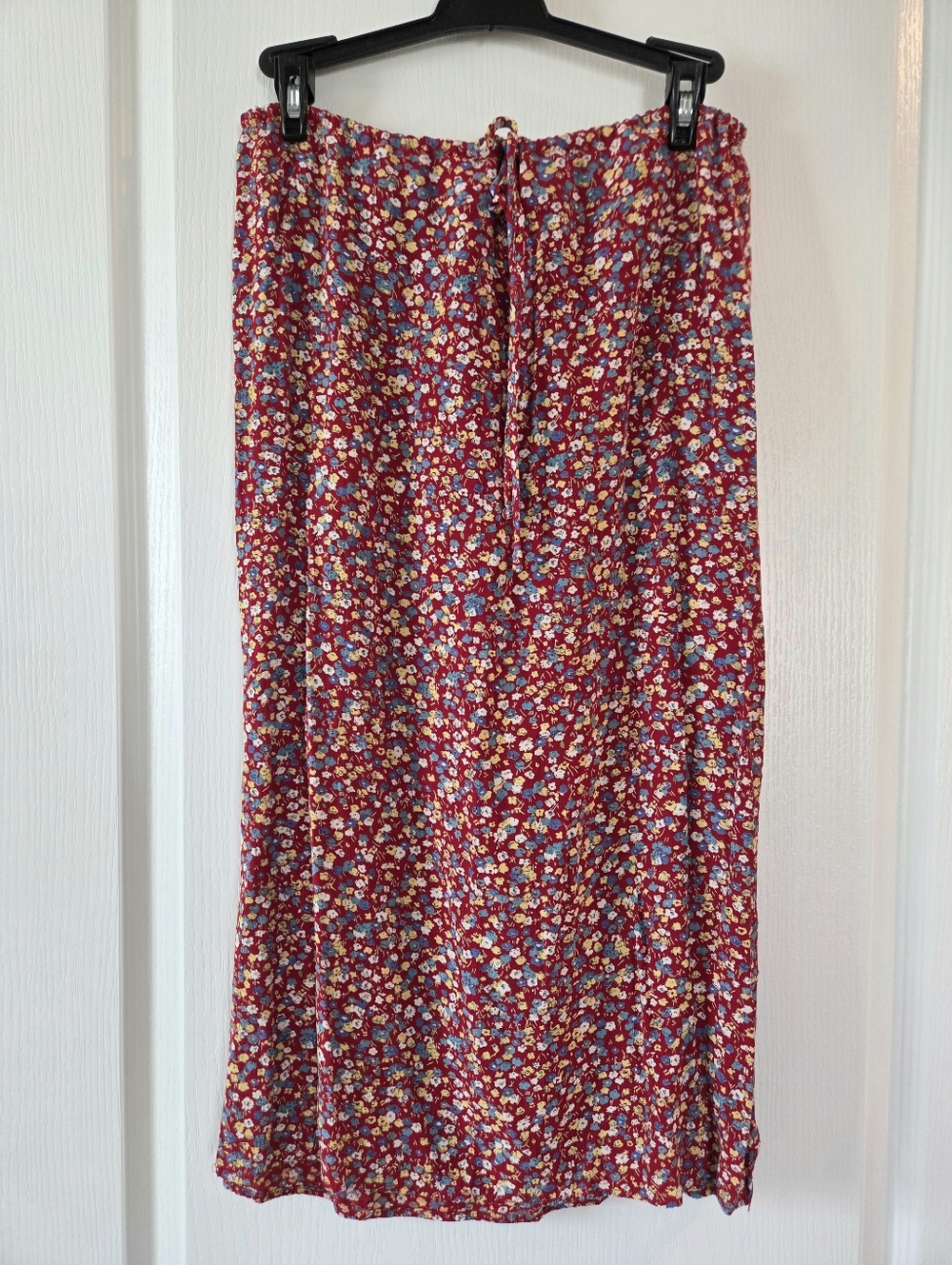 Moda International Early 2000s Red Floral Drawstring Midi Skirt